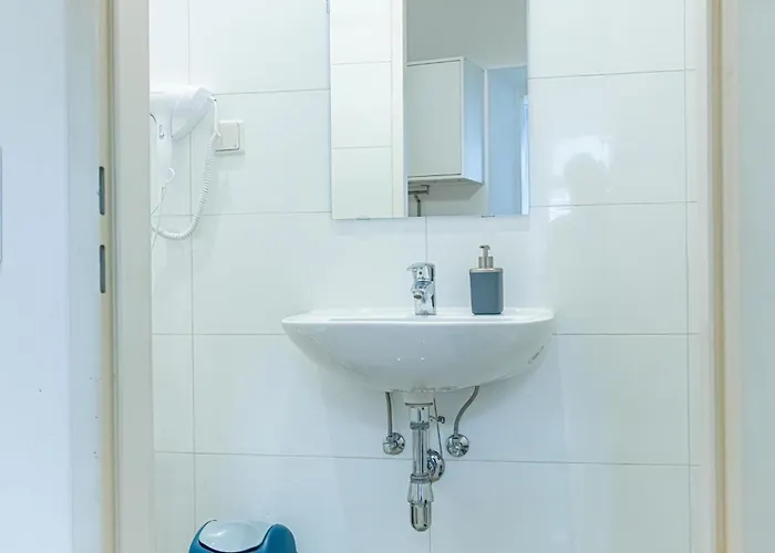 Affordable 2br Near Wiener Stadthalle *