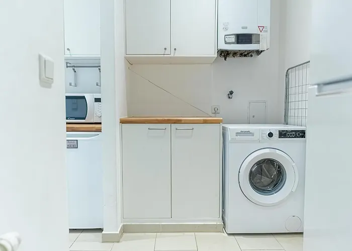 Affordable 2br Near Wiener Stadthalle